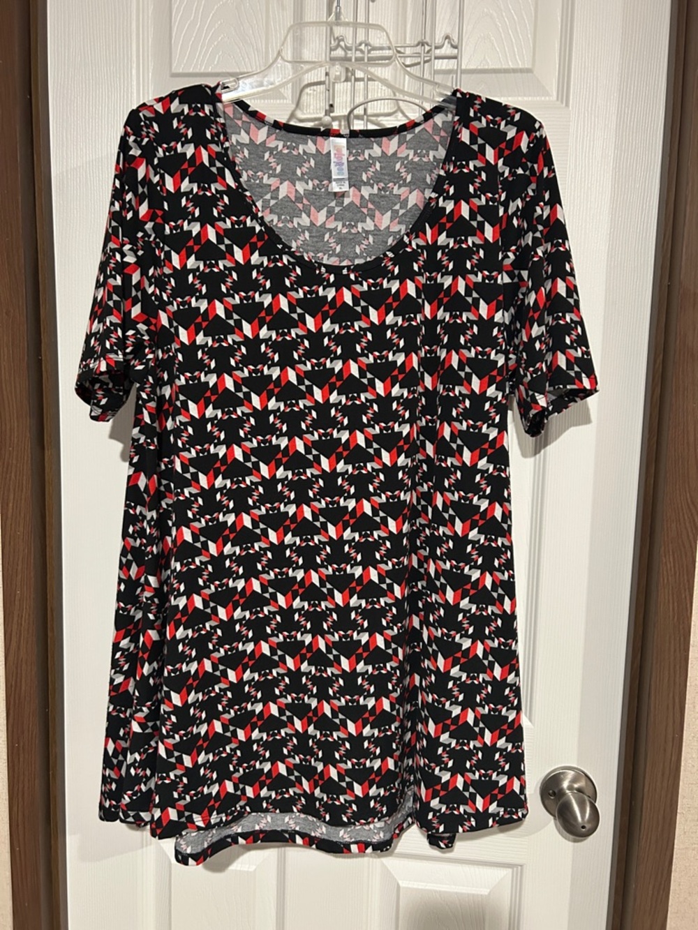 Women's Black Geometric Scoop Neck Top - lularoe xl